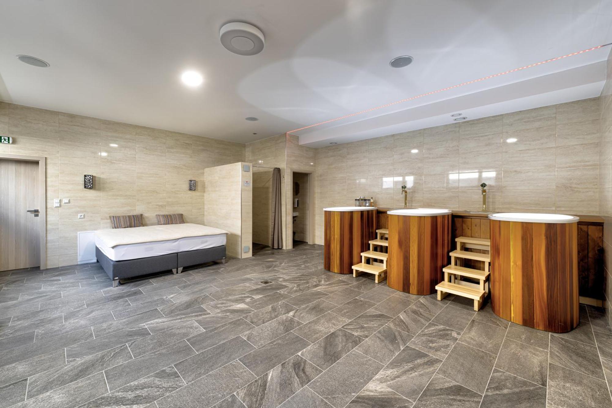 Typton Hotel&Spa Medzilaborce Exterior photo
